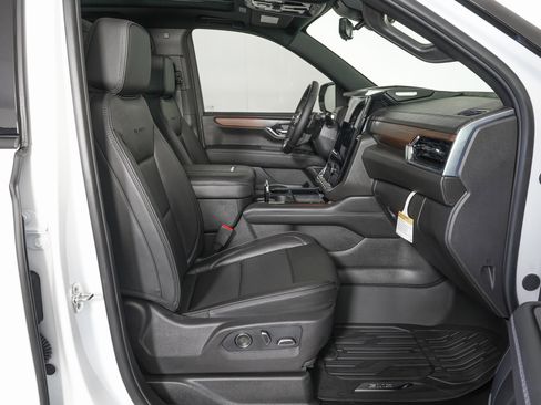 Used 2026 GMC Yukon Denali w/ Advanced Technology Package image 10