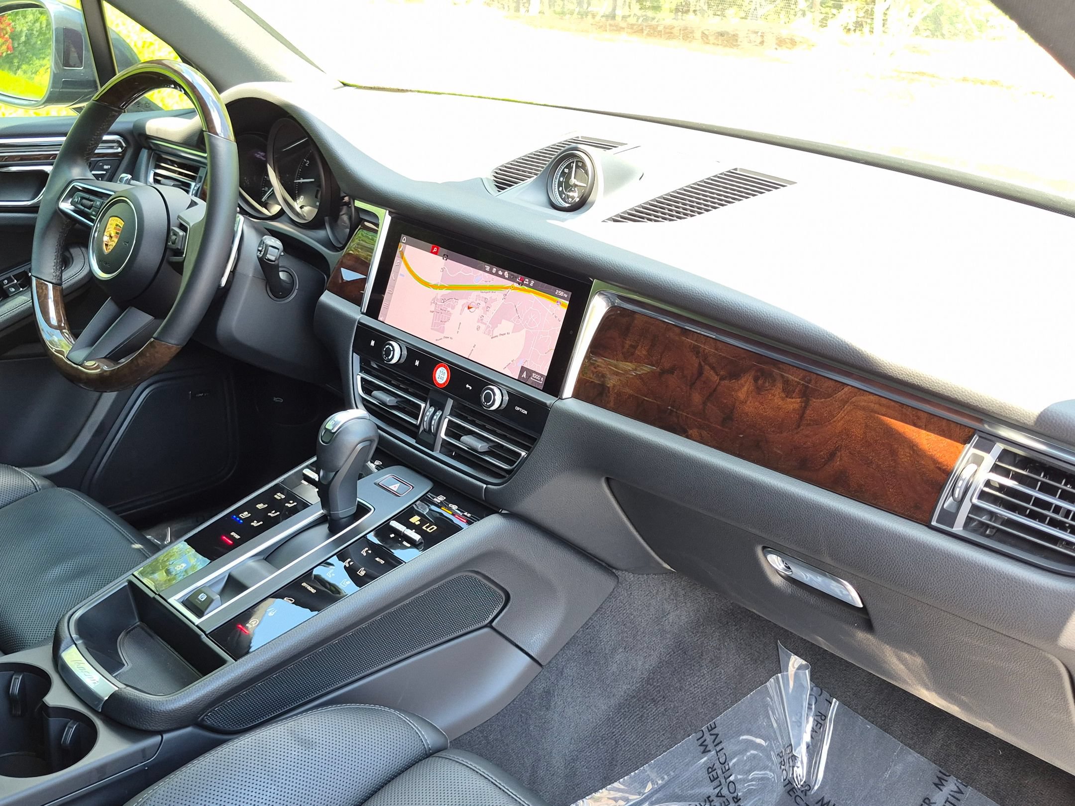 Certified 2026 Porsche Macan AWD/4WD image 26