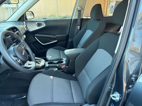 Used 2025 Kia Soul LX w/ LX Technology Package image 31