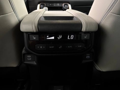 Used 2024 Toyota Grand Highlander AWD Hybrid image 16