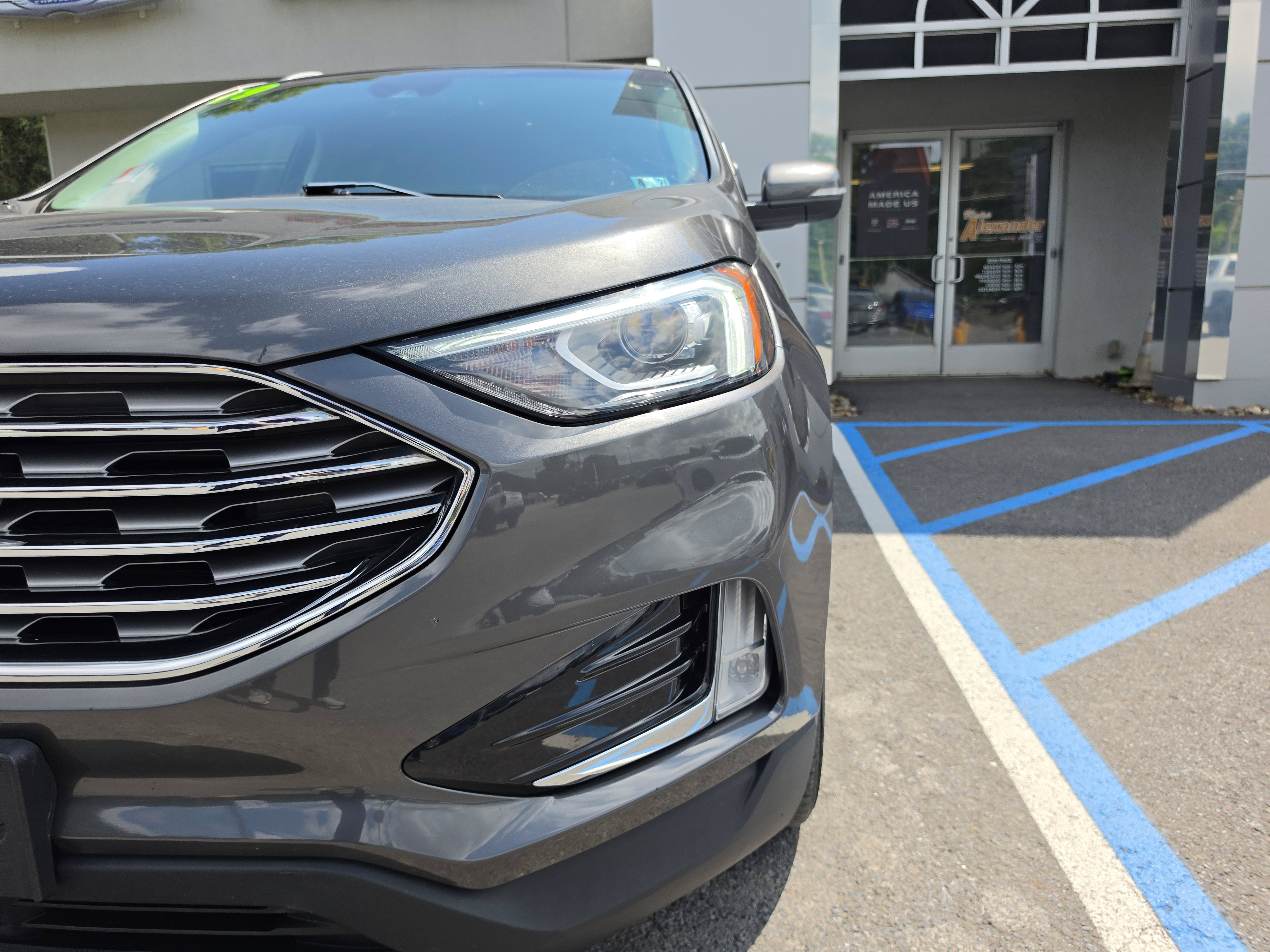 Used 2019 Ford Edge Titanium w/ Cold Weather Package AWD/4WD image 10