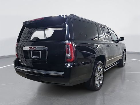 Used 2016 GMC Yukon XL Denali image 3