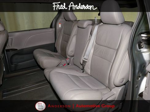 Used 2019 Toyota Sienna XLE FWD image 9