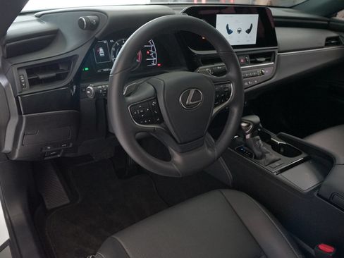 Used 2024 Lexus ES 350 w/ Premium Package FWD image 2