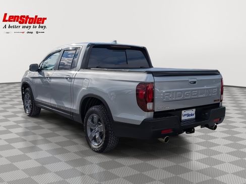 Used 2025 Honda Ridgeline TrailSport image 3