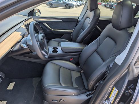 Used 2023 Tesla Model Y Long Range AWD/4WD image 2