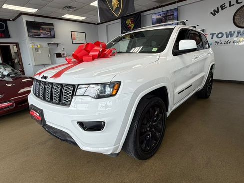 Used 2021 Jeep Grand Cherokee Laredo X AWD/4WD image 8
