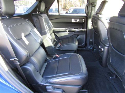 Used 2020 Ford Explorer XLT w/ Equipment Group 202A image 43