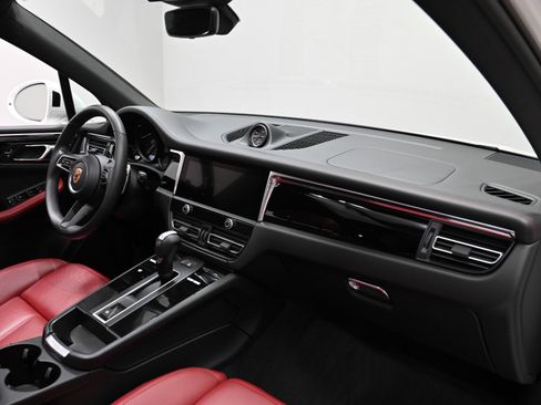 Used 2023 Porsche Macan image 33