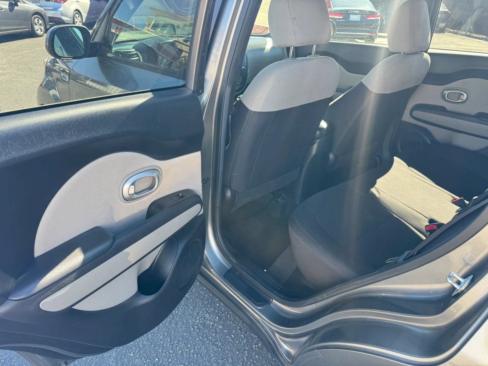 Used 2015 Kia Soul FWD image 23