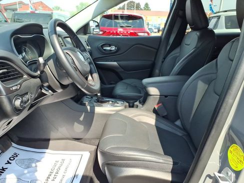 Used 2021 Jeep Cherokee Latitude Lux w/ Comfort/Convenience Group AWD/4WD image 13