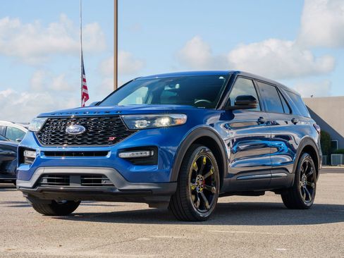 Certified 2022 Ford Explorer ST w/ Equipment Group 401A RWD image 3
