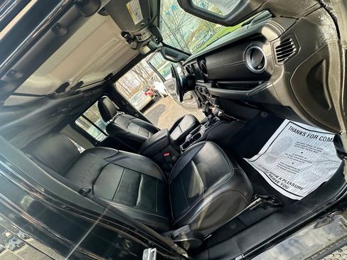 Used 2018 Jeep Wrangler Unlimited Sahara w/ Dual Top Group AWD/4WD image 30