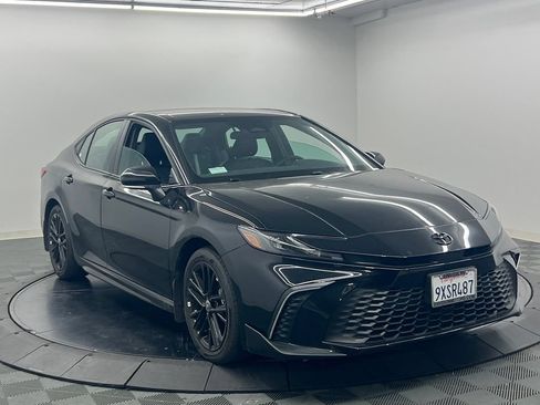 Used 2026 Toyota Camry SE FWD image 3