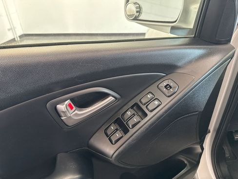 Used 2012 Hyundai Tucson Limited w/ Premium Pkg image 10