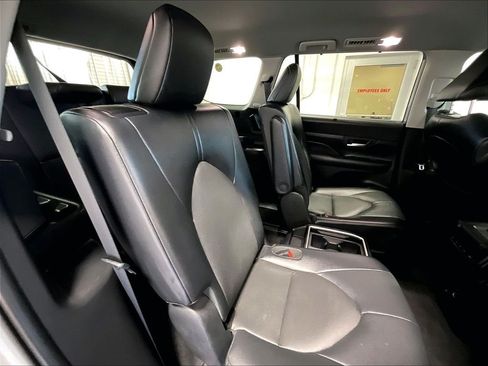 Certified 2025 Toyota Grand Highlander AWD image 16