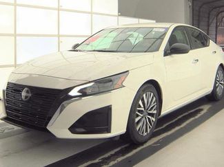 Used 2025 Nissan Altima 2.5 SV video 2