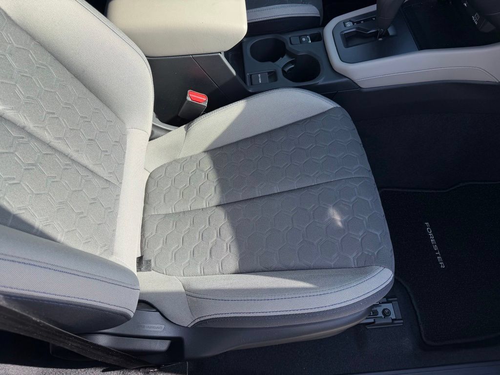 Used 2025 Subaru Forester AWD/4WD image 18