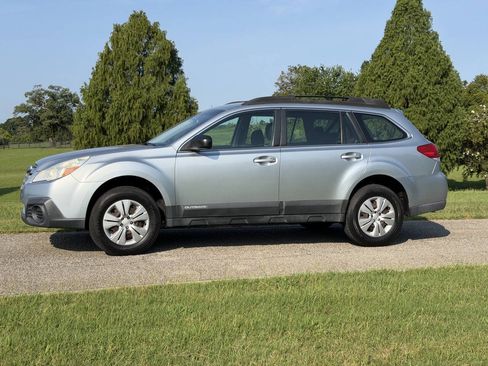 Used 2013 Subaru Outback 2.5i AWD/4WD image 3