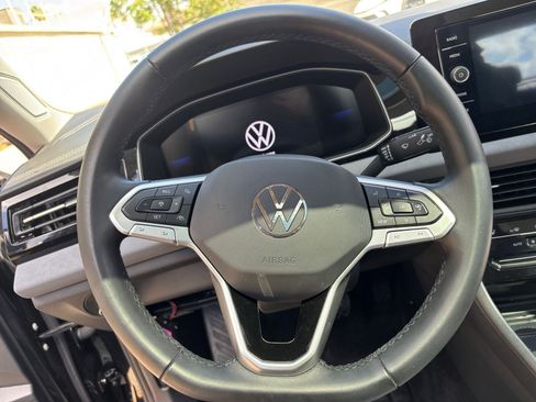 Used 2025 Volkswagen Jetta SE image 28