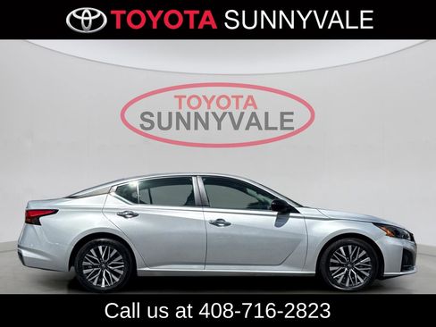 Used 2024 Nissan Altima 2.5 SV FWD image 9