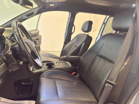 Used 2019 Dodge Grand Caravan GT FWD image 16