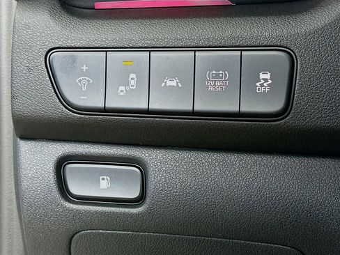 Used 2022 Kia Niro EX Premium image 28