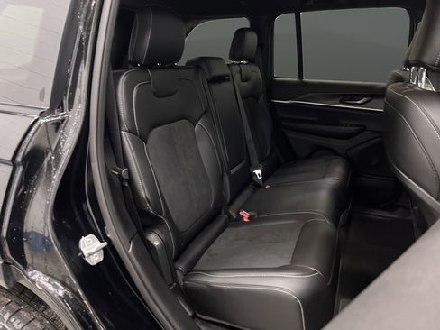 New 2026 Jeep Grand Cherokee Altitude AWD/4WD image 31