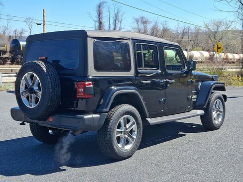 Used 2022 Jeep Wrangler Unlimited Sahara w/ Cold Weather Group AWD/4WD image 9