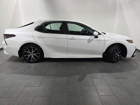 Used 2024 Toyota Camry SE image 6