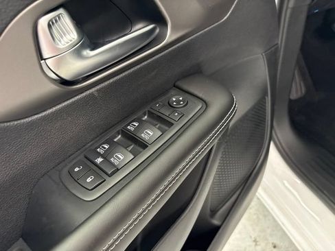 New 2027 Chrysler Pacifica Select AWD/4WD image 16