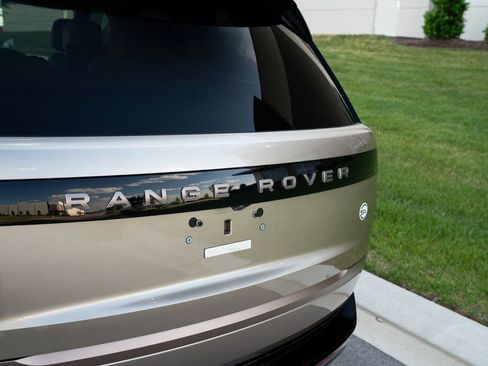 Used 2023 Land Rover Range Rover SV AWD/4WD image 38