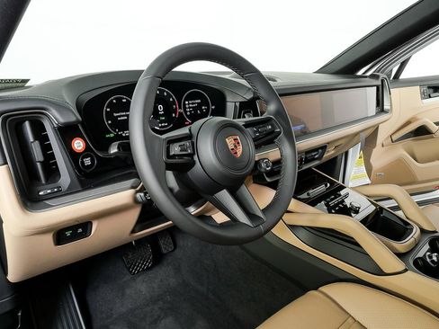 New 2026 Porsche Cayenne E-Hybrid Coupe image 4