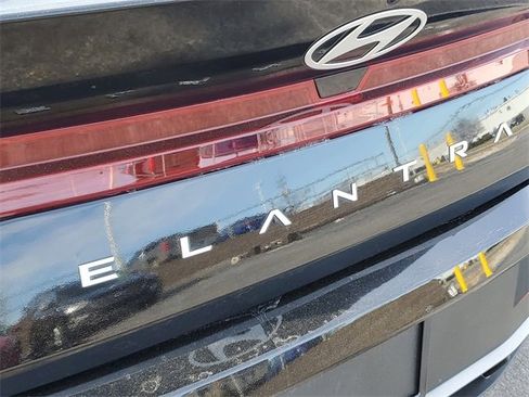 Used 2024 Hyundai Elantra SE image 10