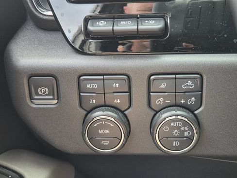 Used 2023 Chevrolet Silverado 1500 ZR2 w/ Technology Package AWD/4WD image 21