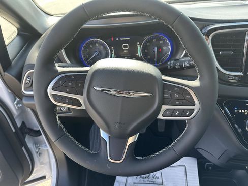 Used 2026 Chrysler Voyager LX FWD image 22