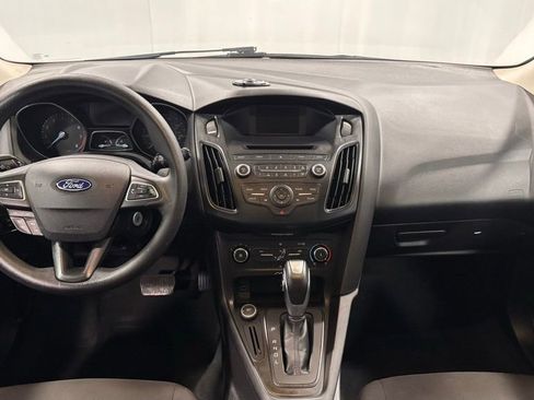 Used 2015 Ford Focus SE image 2