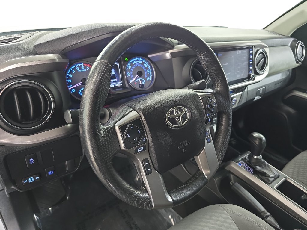 Used 2021 Toyota Tacoma SR5 w/ Technology Package AWD/4WD image 4