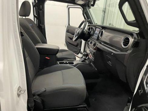 Used 2022 Jeep Wrangler Unlimited Rubicon 4xe AWD/4WD image 45