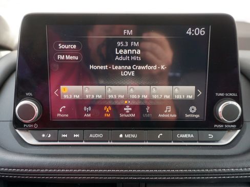 Used 2023 Nissan Rogue SV image 11