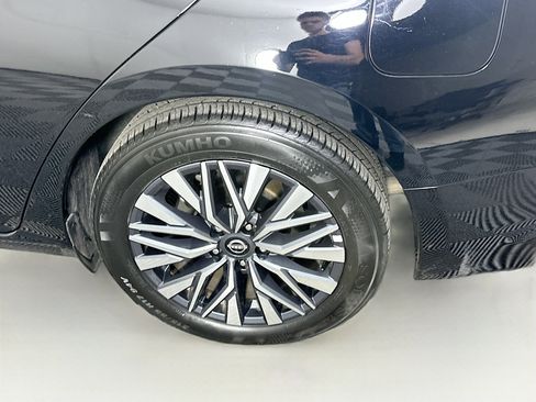 Used 2025 Nissan Altima 2.5 SV image 11