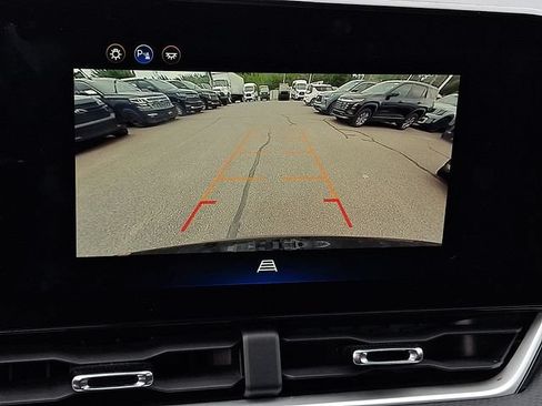 Used 2025 Chevrolet Equinox LT FWD image 14
