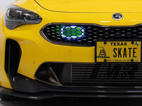 Used 2018 Kia Stinger GT2 AWD/4WD image 9