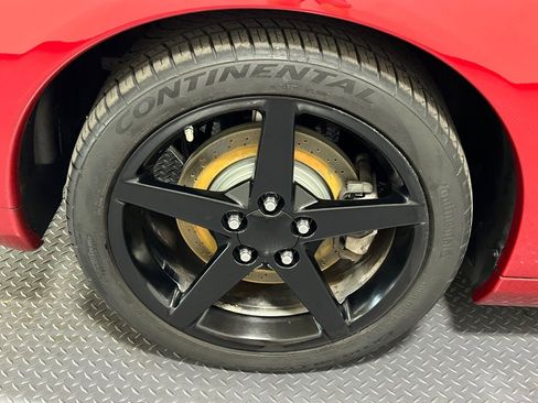 Used 2005 Chevrolet Corvette Coupe w/ Preferred Equipment Group RWD image 17