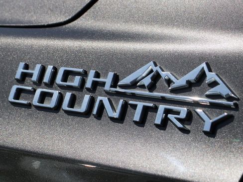 Used 2021 Chevrolet Suburban High Country w/ Premium Package image 56