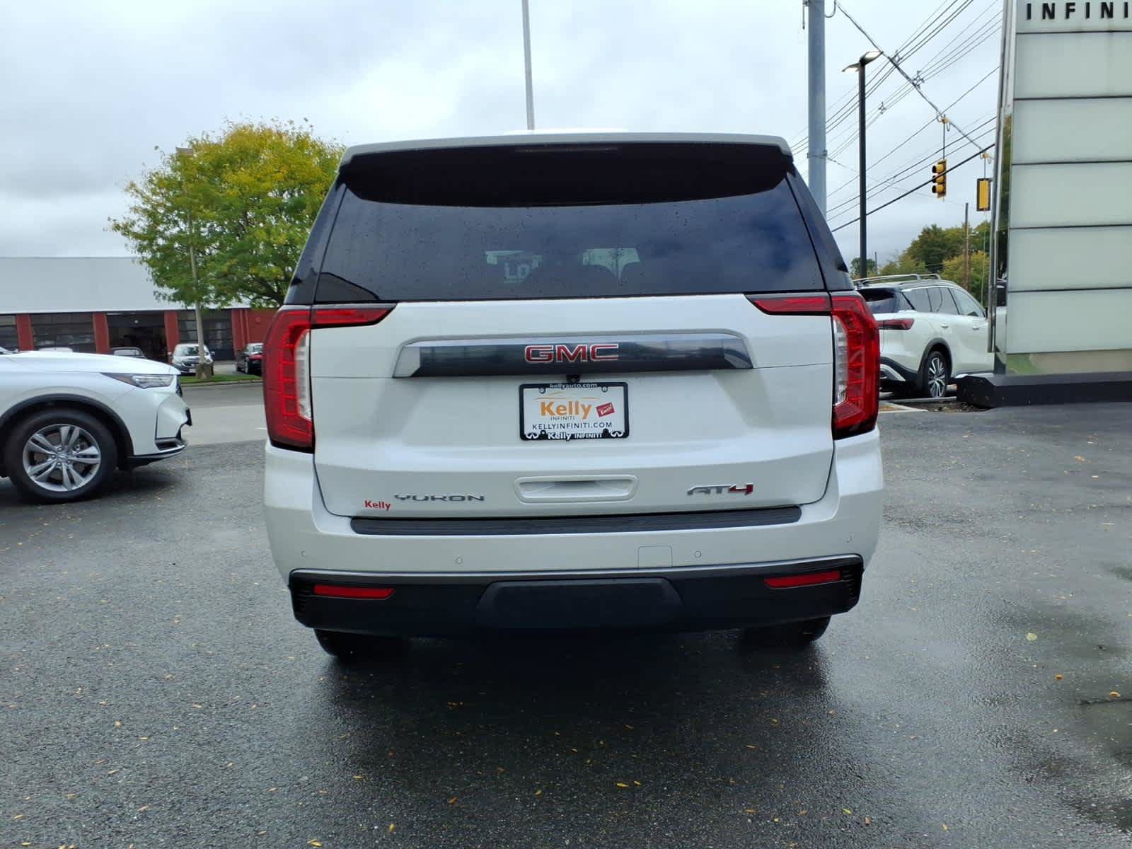 Used 2024 GMC Yukon AT4 w/ AT4 Premium Plus Package AWD/4WD image 6
