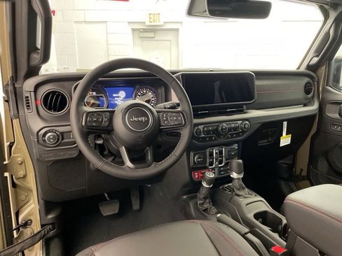 New 2025 Jeep Gladiator Rubicon w/ Convenience Group image 10