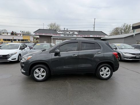 Used 2017 Chevrolet Trax LT w/ LT Convenience Package AWD/4WD image 5
