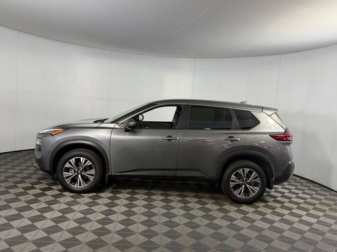 Used 2023 Nissan Rogue SV image 9