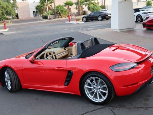 Used 2017 Porsche 718 Boxster RWD image 17